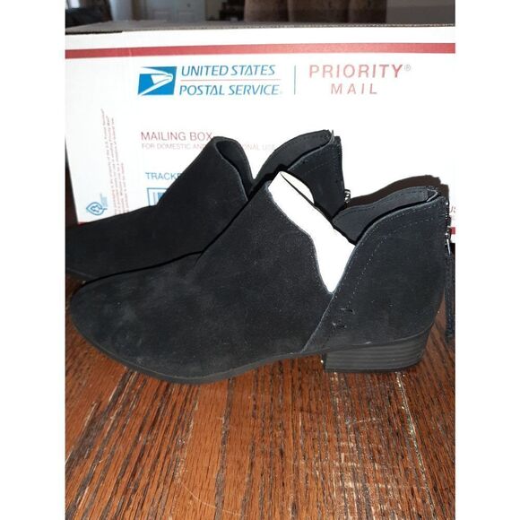 New Size 8 Black Suede Kenneth Cole Reaction Side Skip Booties Shoes - Picture 7 of 8